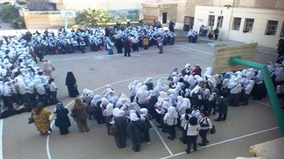 قطار التحرش يصل المدارس والمعلمين أولى الركاب.. مدرس يجرد تلميذته من ملابسها وآخر يحاول اغتصاب 12 طفلة.. طالب 8 سنوات يهتك عرض زميلته