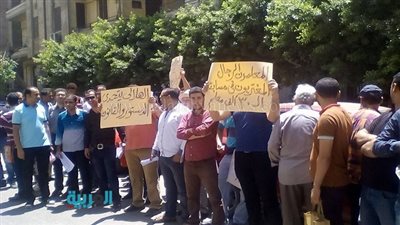 المعلمون المغتربون يتظاهرون أمام مجلس الوزراء: 