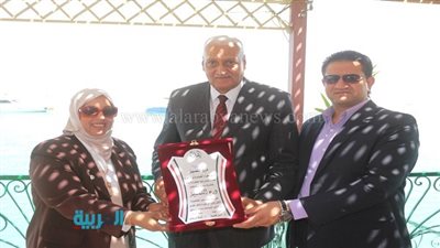 محافظ السويس يهنئ الفائزين بدرع التميز بمؤتمر سفراء شرم الشيخ 