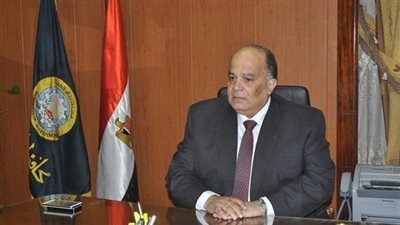 محافظ الدقهلية يقدم واجب العزاء في شهيد مدرعة العريش