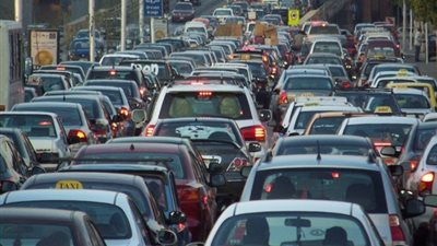 عطل مفاجئ في سيارة يصيب نفق الأزهر بالشلل التام 