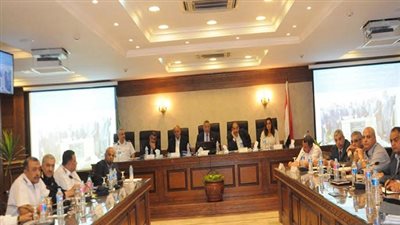 بالتفاصيل.. محافظ الجيزة يكشف عن احتياجات المحافظة من مياه الشرب والصرف خلال السنوات القادمة.. وتدبير 300 مليون جنيه لحل مشاكل القطاع.. وتخصيص 150 مليونًا للبنية التحتية