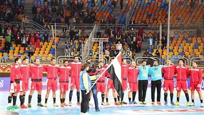 بعد خسارته المهينة أمس.. فرص منتخب اليد لا تزال قائمة