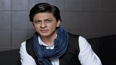 شاروخان يخرج عن صمته بعد احتجازه في مطار 