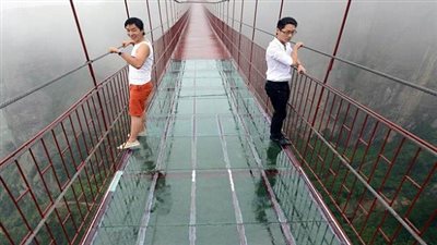 بالفيديو.. جسر قديم في وسط روسيا يثير الرعب بين المواطنين 