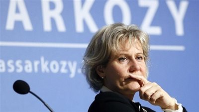 بالفيديو.. وزيرة فرنسية تشبه الحجاب بـ