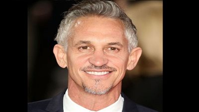 جاري لينكر ينفذ وعده على الهواء مباشرة 