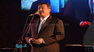 بالصور.. محمد عبده يشعل حفل 