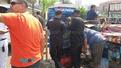 بالصور.. حي غرب القاهرة يشن حملة لإزالة الإشغالات بوسط البلد