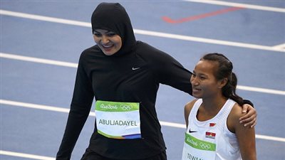 بالصور.. عداءة سعودية تشارك في أولمبياد 