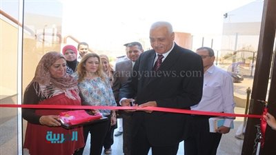 بالصور.. محافظ السويس يفتتح معرض 