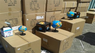 ضبط 430 خريطة للكرة الأرضية بها مغالطات داخل حاويتين بالسويس 