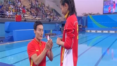 بالفيديو.. زواج تحت منصة التتويج في أوليمبياد ريو 2016