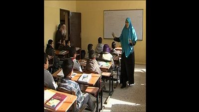 حكايات من معاناة المغتربات في مطروح.. جلسات عرفية بدوية لإجبارهن على زي محدد.. مقرات سكنية مشتركة.. والمعلمات عن الاختلاط بالرجال: