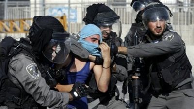 إسرائيل تعتقل مجموعة من الفلسطينيين جندهم 