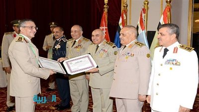 بالفيديو.. القوات المسلحة تكرم القادة المتقاعدين