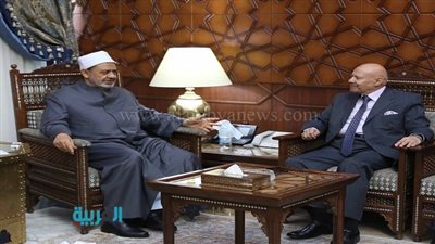 تفاصيل لقاء شيخ الأزهر ورئيس هيئة النيابة الإدارية الجديد 