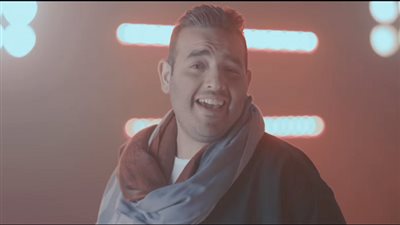 عروسان يعترضان على ظهورهما بكليب 