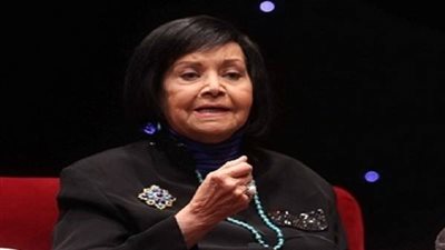 رغم مرضها.. مديحة يسري تدفع ألف جنيه إعانة شهرية للعاطلين 