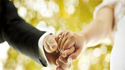 شاهد.. مفاجأة عروس لزوجها في ليلة زفافها