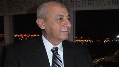 محافظ أسوان يقوم بجولة مفاجئة بسيارة ملاكي صغيرة