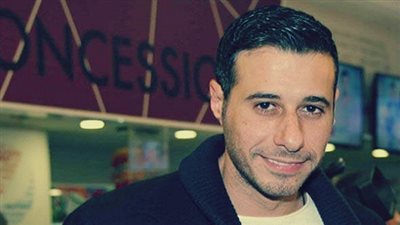 أحمد السعدني ينشر صورته مع غادة عادل داخل 