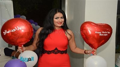 بالصور.. رشا رشوان تحتفل بطرح أحدث أغنياتها 