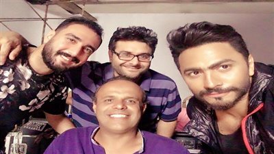 بالصور.. تامر حسني داخل كواليس كليب 