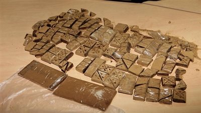 القبض على سوداني متلبسًا بحيازة 