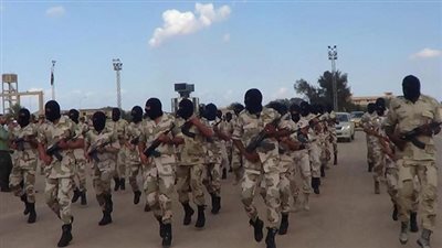 الصاعقة الليبية: المحاور الغربية لمدينة بنغازي تشهد قصفًا جويًا 