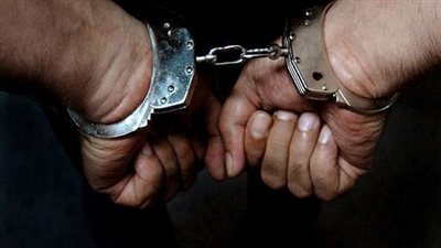 ضبط عاطل بحوزته 10 كيلو حشيش بالحدائق 