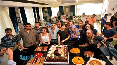 بالصور.. مصطفى قمر يحتفل بعيد ميلاد يسرا اللوزي 