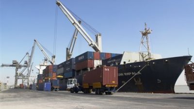 ننشر حركة الموانئ اليوم.. وصول 6500 طن بوتاجاز للسويس.. تداول 189 شاحنة بسفاجا.. وتفريغ 82 ألف طن ذرة أوكرانية بالإسكندرية