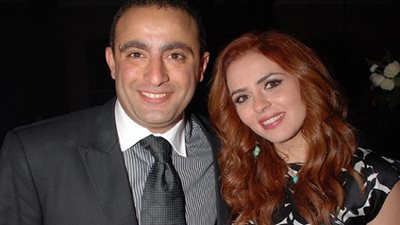 انفصال السقا عن زوجته.. حقيقة أم شائعات؟.. ترويج القصة بدأ منذ شهور وعدم اصطحابه لها في الحفلات والمناسبات يزيد الشكوك.. وتجاهل الزوجان 