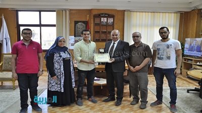 رئيس جامعة كفرالشيخ يكرم بطل القارة في المصارعة الرومانية 