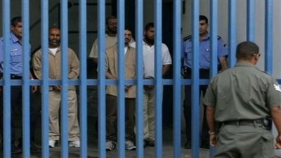 الاحتلال الإسرائيلي يصدر أحكامًا بحقّ 3 أسرى