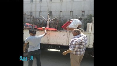 بالصور.. تحرير 6 محاضر إشغالات بحي المطرية 