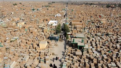 بالصور.. أكبر قرافة في العالم تستقبل 200 متوفٍ يوميًا