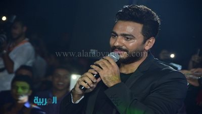 بالصور.. تامر حسني يتألق في حفل تخرج 