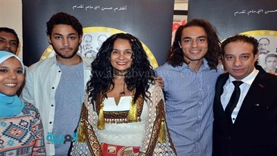 بالصور.. سحر رامي ونجلها يحتفلان بآخر أعمال زوجها 