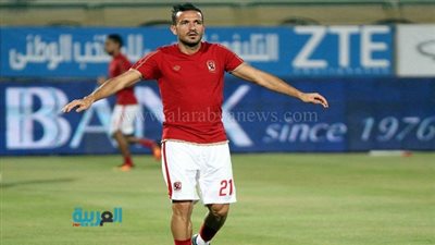 علي معلول يغادر بعثة الأهلي متجهًا لتونس