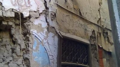 إخلاء عقارين بالمنصورة بعد ظهور تصدعات بسبب حفر برج ملاصق لهما