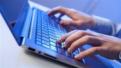 بالصور.. 25 عامًا على اختراع الإنترنت والسوشيال ميديا في العالم