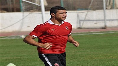 مدافع الأهلي يخضع للكشف الطبي 
