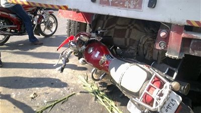 مصرع وإصابة 3 أشخاص في تصادم دراجة نارية بسيارة نقل بالمنوفية