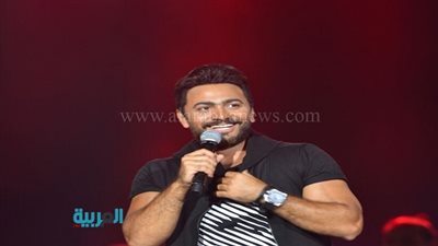 بالفيديو.. تعرف على مفاجأة تامر حسني لجمهوره بحفل المسرح الروماني
