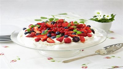 صاحبة الكعب العالي والفستان الأبيض على 