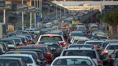 ازدحام مروري أعلى كوبري أكتوبر بسبب أعطال السيارات