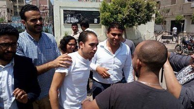 بالصور.. الإفراج عن مالك عدلي من قسم شرطة ثان شبرا الخيمة 