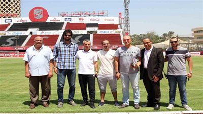 وفد أهلي دبي يزور 